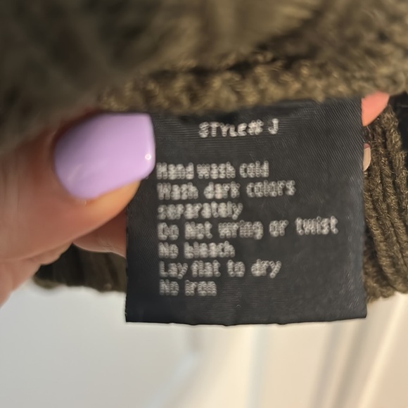 Mock Turtle Neck Knit Sweater with Shoulder Sleeves - Picture 4 of 5